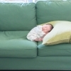 お家のソファで、家族のぬくもりに包まれて