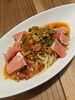 「生ハムのせトマトパスタ、本日のおすすめです」