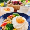 地元食材を使った「アジアのごちそう時間」（APLICO風ガパオライス）