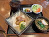 「本日の日替わりランチ：鶏の唐揚げ定食 880円（税込）」