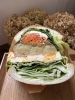 断面の厚み！味わいとボリュームはまさに自信作「バジルがほわほわ香るコロッケとクリームチーズのマリアージュ　ボリューム満点サンド」