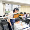 子どもも大人も、静かに集中できる 紫星会 スリール書道教室のレッスン風景