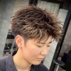 ハイライトで魅せる濡れ質感スパイキーショート