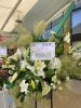 お祝いを彩る華やかなスタンド花「開店祝いに華やかなスタンドフラワーをお届けしました」