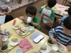 こどもたちの楽しい給食時間「みんなで「いただきます」！給食時間で育つ安心感と生活の力」