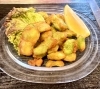 そら豆の旨味広がる 揚げたての味　550円（税込）「そら豆の唐揚げ550円（税込）／お好み焼きの前にいかがですか／お好み焼き・鉄板焼きしぐれ／磯子区岡村」