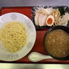 暑い日におすすめ！冷たい麺と熱々魚介豚骨スープのつけ麺