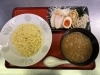 「暑い日におすすめ！冷たい麺と熱々魚介豚骨スープのつけ麺」