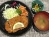 「本日のAランチは　とんかつランチ　野菜スープ」