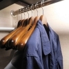梅雨＆夏の衣替えシーズン到来🌧 しまおうとしている「その服」来年も着ますか？クローゼット整理のコツと、眠ったままのアイテムを活かす方法👔