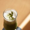 ひんやり抹茶ラテで、落ち着いたカフェ時間を