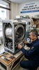 熟練の職人技で洗濯機を徹底整備「​【家電のプロが語る】お気に入りの洗濯機を10年持たせる秘訣！「直して使う」本物のサステナブルとは？」