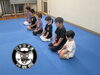 姿勢を正し、空手の稽古に臨む子供たち「体験申込みが増えています｜各教室5名限定・入会金半額キャンペーン実施中」