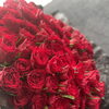 深紅のバラ108本の豪華な花束