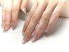 上品なヌーディカラーで指先を華やかに「夏に人気の透明感ネイル特集💅ホワイトマグネットでつくる涼しげグラデーション」