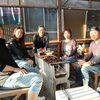 「仲間とワイワイ♪屋根付きBBQでリラックス時間🌿」