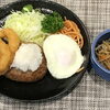 本日のAランチは　おろしハンバーグ　目玉焼き　イカリング