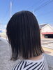 「切りっぱなしボブ×毛先ブリーチでつくる、梅雨前ストレートスタイル」