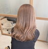 上質カラーで叶う柔らかな透明感「ブリーチありミルクティーカラーで、柔らかく明るい夏ヘアに」