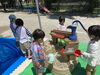 水遊びに夢中！幼稚園での輝く瞬間「園庭での水あそびが始まりました」