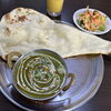 Um ótimo almoço com curry, bebida e salada por 890 ienes. Restaurante de curry Purnima, na cidade de Echizen.