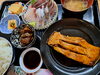 料理長厳選！新鮮魚介たっぷり膳「カレイの煮付け＋刺身盛り合わせ定食のご紹介　2800円（税込）」