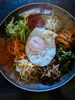 食欲そそる！栄養満点ビビンバ「彩り野菜と目玉焼きのせビビンバ」