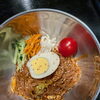 彩り野菜をのせた、さっぱり冷麺のご紹介