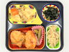 今治の高齢者向け宅配弁当。夕食は鶏唐揚げのチリソース掛け。「6/27(土)の夕食は「鶏唐揚げのチリソース掛け」」