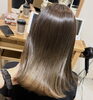 艶と透明感のあるヘアスタイル「艶と透明感を叶えるナチュラルベージュカラー✨」