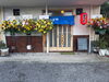 お祝いムード漂う店外の装飾「居酒屋のどかはおかげさまで1周年を迎えました」