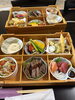 "(特選)刺身・天ぷら・ステーキ 贅沢弁当"「船橋・馬込霊園そばの法事・家族葬に｜箱御膳懐石「月」サーロインステーキ弁当配達と個室会食」