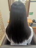 サラサラ艶髪ヘアスタイル「岡谷市の美容室で梅雨でもまとまる縮毛矯正✨ツヤ髪ストレートに」