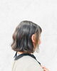 透明感あふれるツヤ髪ボブスタイル「横顔が映えるボブヘアに、さりげないイヤリングカラーをプラス」