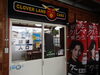 クローバーランドカーズ 越谷店へようこそ！「本日の開店準備完了！店舗入口と店頭展示車を整えてお待ちしています」