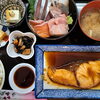 ブリの煮付け＋刺身盛り合わせ定食のご紹介　2800円（税込）