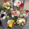 日常づかいの切り花やミニアレンジ（300～500円）を毎日ご用意してます！