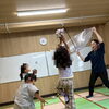 感覚統合のヒント！新聞紙玉入れあそびで楽しく指先トレーニング🗞️🎯【札幌市北区篠路　児童発達支援　放課後等デイサービス】