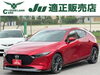 JU適正販売店認定の安心中古車「赤いマツダ3ハッチバック入庫！スポーティ仕様の一台です」