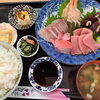 本マグロやクジラ入り・上刺身盛り合わせ定食のご紹介　2800円（税込）