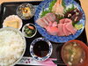 板前目利き！厳選素材の輝き「本マグロやクジラ入り・上刺身盛り合わせ定食のご紹介　2800円（税込）」