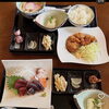お刺身・うどん・唐揚げが一度に楽しめるランチ定食のご紹介 落ち着く店内の豊明市にある居酒屋です♪