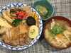 「本日のAランチは　鶏釜めしととん汁」