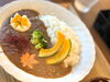 椛カレー「【夏ランチ決定版】暑いからこそカレー！『カフェ椛』の2種のカレーはお腹も心も満たされるごちそう時間。」