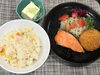 「本日のAランチは　紅鮭の塩焼きともろこしの炊き込みご飯」