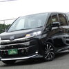 黒いトヨタ・ノア入庫！スポーティホイール＆ナビ付きのミニバン