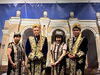 「美しい民族衣装を羽織って 写真を撮ってください！」