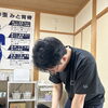 背もたれにもたれる座り姿勢と腰の重さ