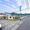 初めての方へ｜青い建物と裏側駐車場の分かりやすいご案内