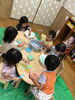 子供たちの五感を育む楽しい製作「1・2歳児さんの「はるさめあそび」で広がる感触と色の世界」